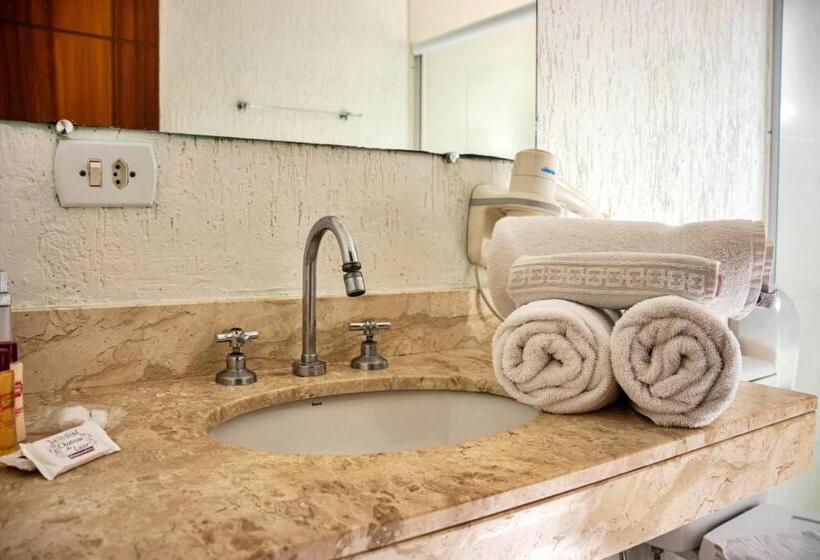Quarto Triplo Estandar, Chateau Do Luar Prime Em Campos Do Jordao