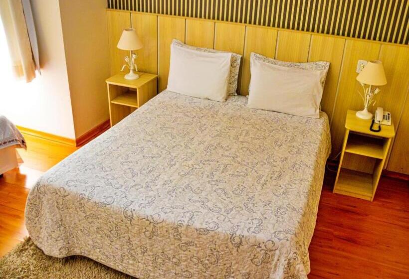 Quarto Triplo Estandar, Chateau Do Luar Prime Em Campos Do Jordao
