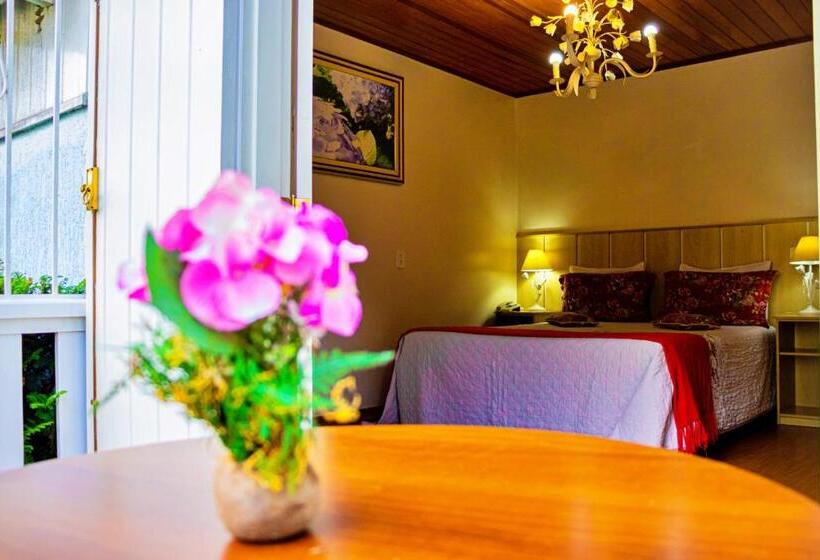 Quarto Estandar com Sacada, Chateau Do Luar Prime Em Campos Do Jordao