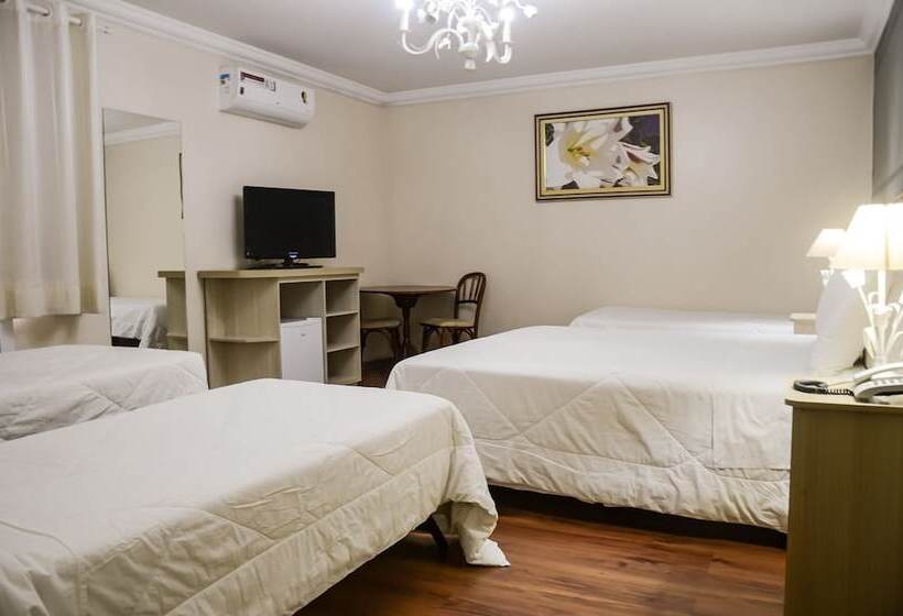 Quarto Quádruplo Estandar, Chateau Do Luar Prime Em Campos Do Jordao