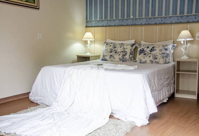 Quarto Estandar com Sacada, Chateau Do Luar Prime Em Campos Do Jordao