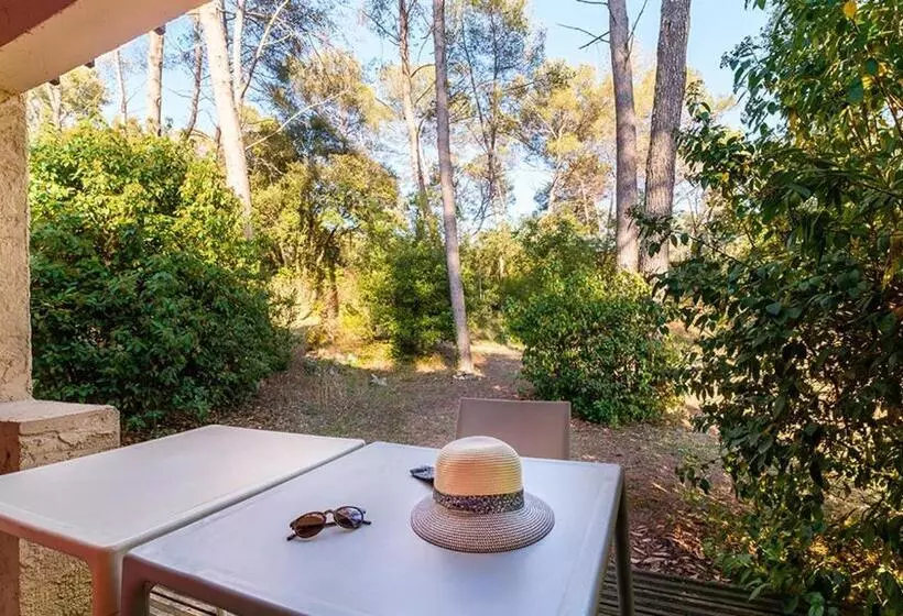 بانگلوی استاندارد, Belambra Clubs La Colle Sur Loup   Les Terrasses De Saint Paul De Vence