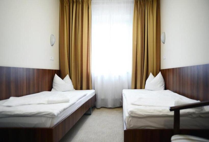 스탠다드 룸, Arman