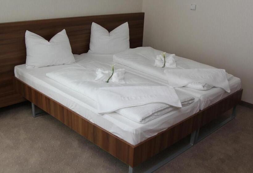 컴포트 룸, Arman