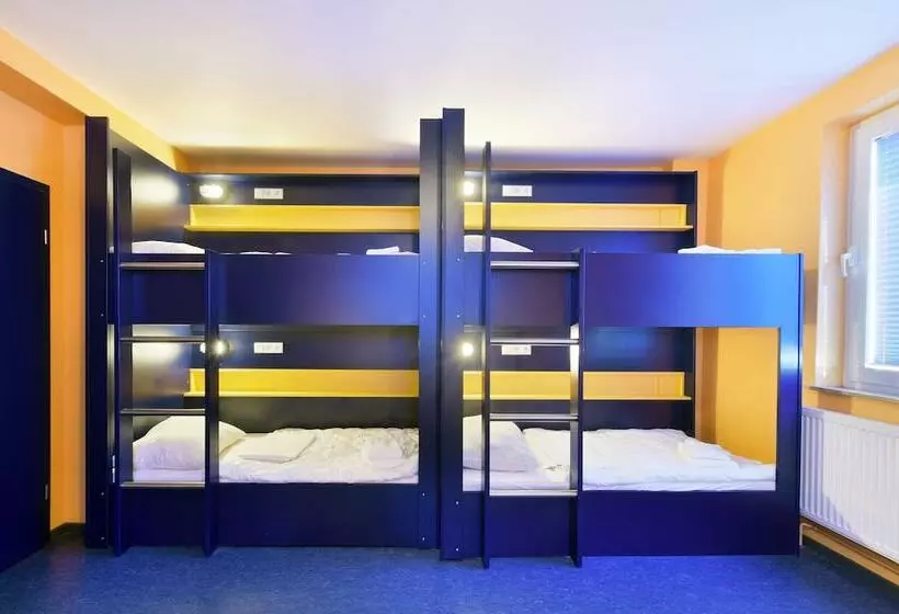 اتاق استاندارد با سرویس بهداشتی مشترک, Bed Nbudget City Hostel