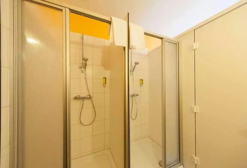 اتاق استاندارد سه تخته با سرویس بهداشتی مشترک, Bed Nbudget City Hostel