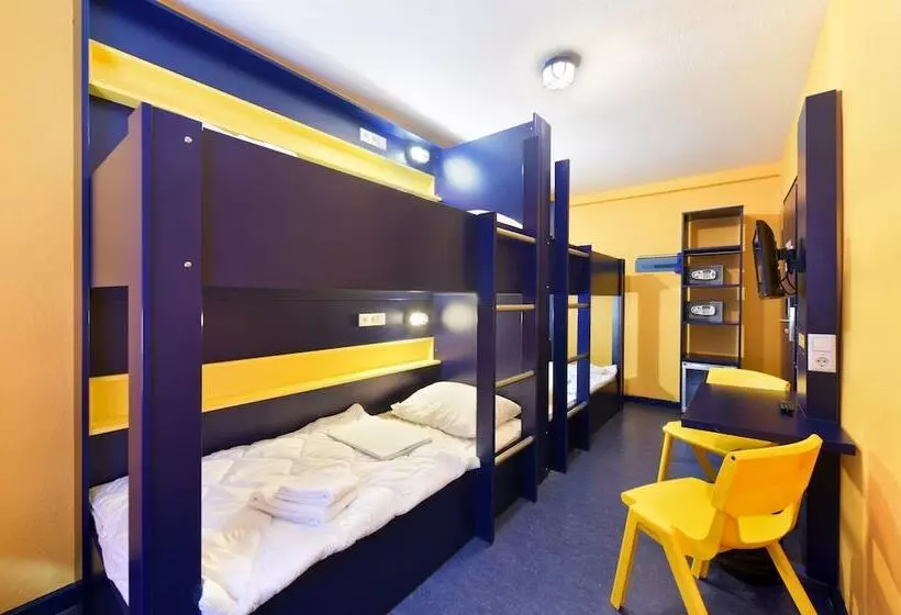 اتاق استاندارد چهارنفره با سرویس بهداشتی مشترک, Bed Nbudget City Hostel
