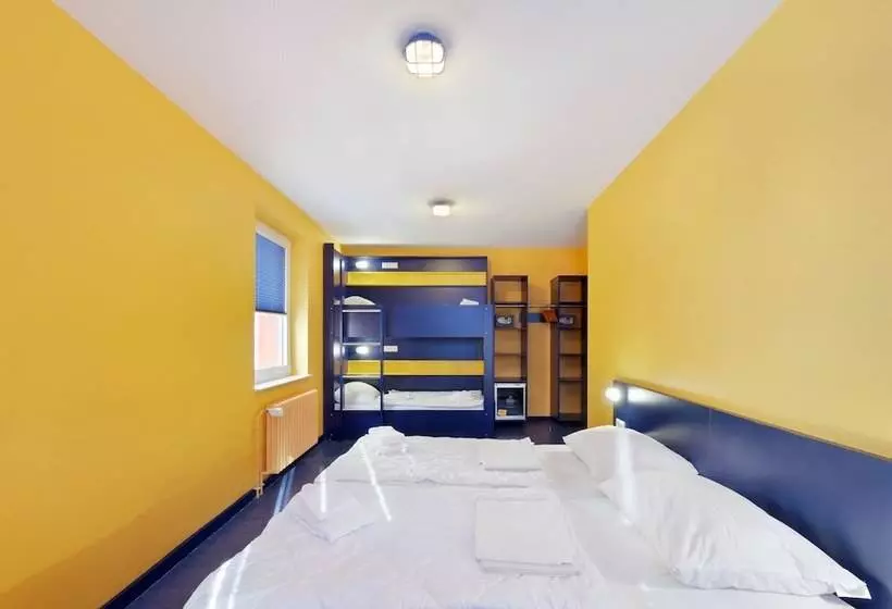 تختخواب در اتاق مشترک, Bed Nbudget City Hostel