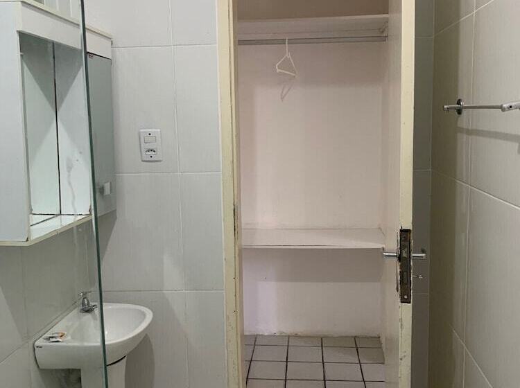 חדר אקונומי, Cp Hotel Economic