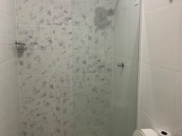 חדר אקונומי, Cp Hotel Economic