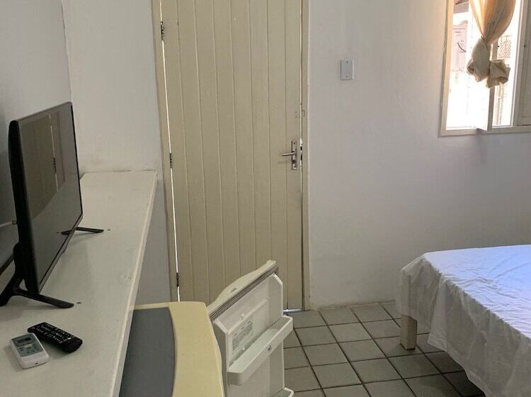 חדר אקונומי, Cp Hotel Economic