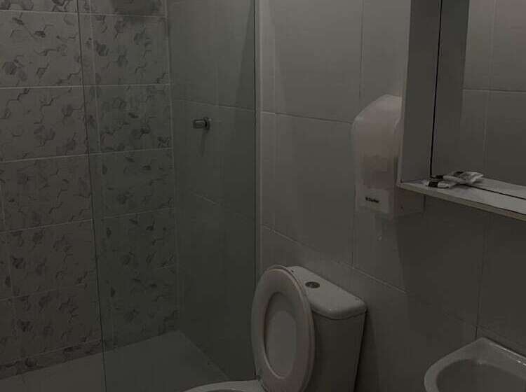 חדר אקונומי, Cp Hotel Economic