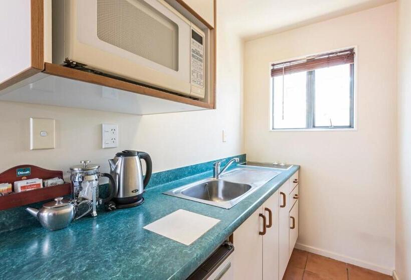 スタンダードスタジオ, Halswell Lodge