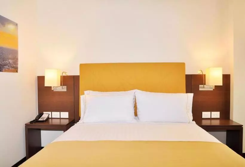 キングサイズベッドのスタンダードルーム, Holiday Inn Express & Suites Bogota Zona Financiera, An Ihg