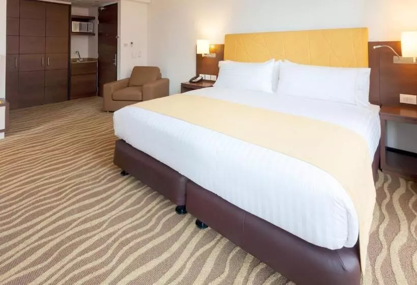 キングサイズベッドのスイートルーム, Holiday Inn Express & Suites Bogota Zona Financiera, An Ihg