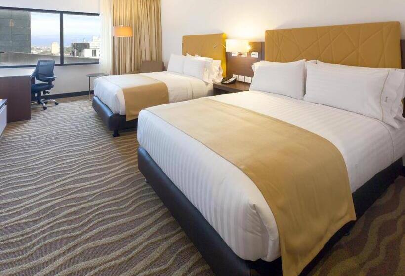 Номер Стандарт 2 Двуспальные Кровати, Holiday Inn Express & Suites Bogota Zona Financiera, An Ihg