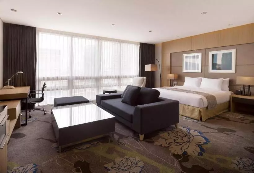 キングサイズベッドのスイートルーム, Holiday Inn Incheon Songdo, An Ihg