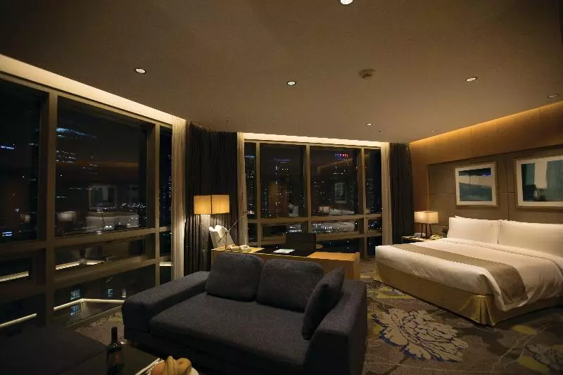 キングサイズベッドのスイートルーム, Holiday Inn Incheon Songdo, An Ihg
