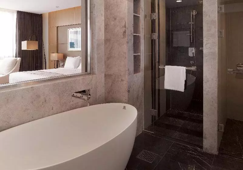 キングサイズベッドのスイートルーム, Holiday Inn Incheon Songdo, An Ihg