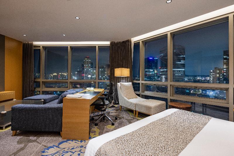 带大床的套房, Holiday Inn Incheon Songdo, An Ihg