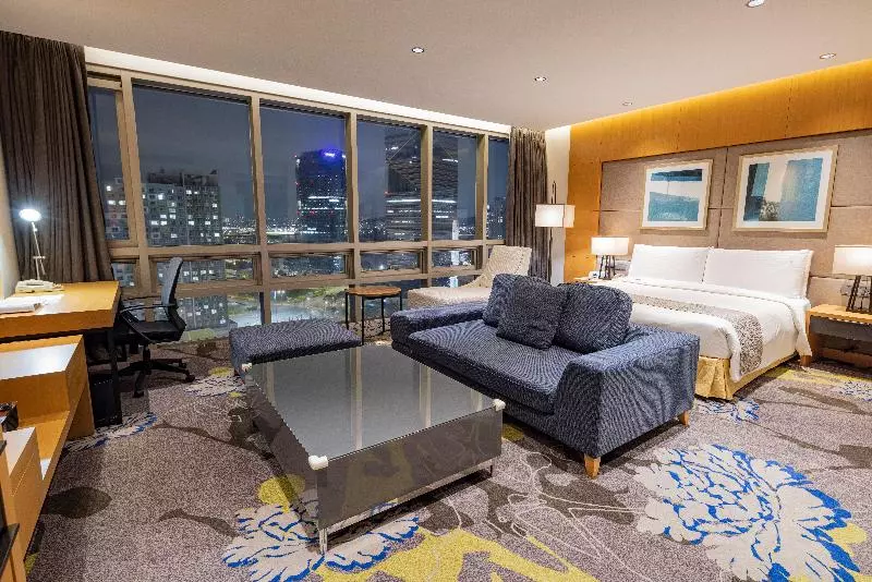 キングサイズベッドのスイートルーム, Holiday Inn Incheon Songdo, An Ihg