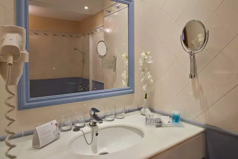 キングサイズベッドのスタンダードルーム, Holiday Inn Incheon Songdo, An Ihg