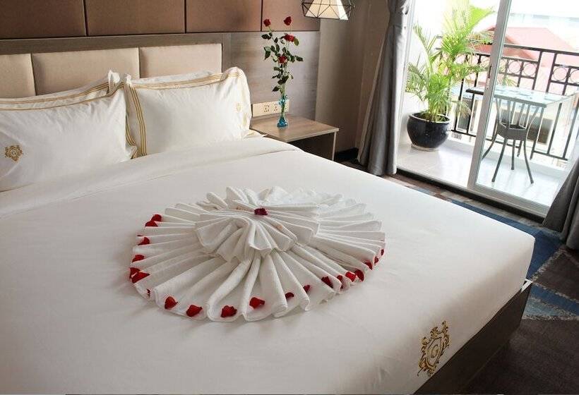 Suite with Balcony, Jing Du