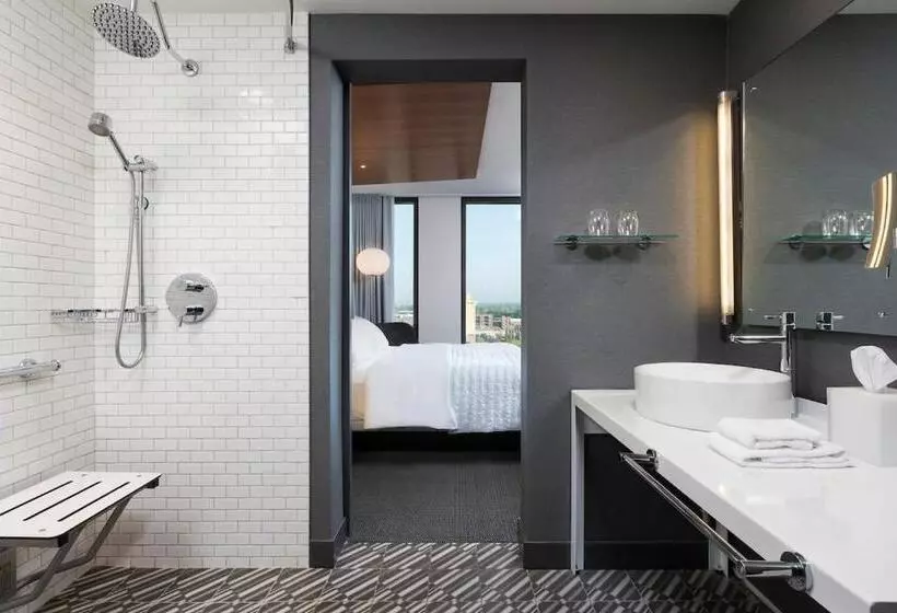 身障者適用キングサイズベッドルーム, Le Méridien Columbus, The Joseph