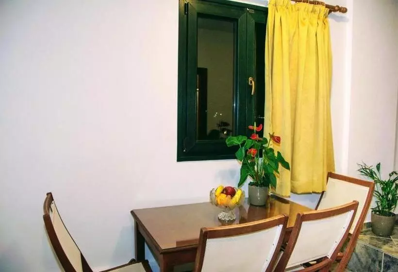 景色の見えるスタンダード4人部屋, Ippoliti Village