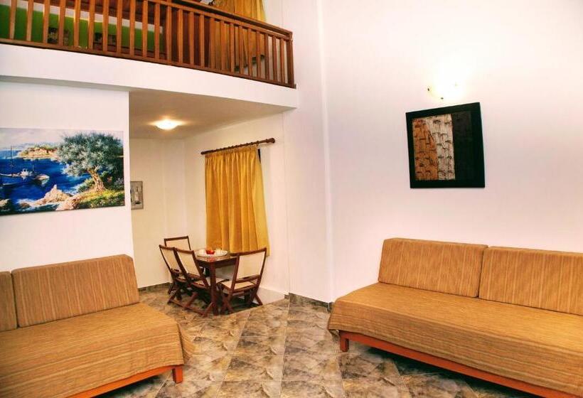 غرفة قياسية رباعية مطلة على البحر, Ippoliti Village