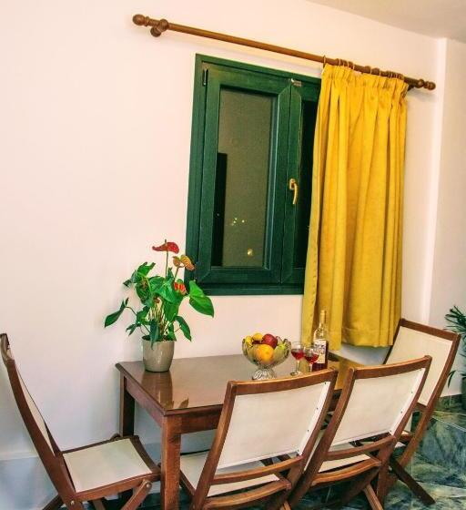 غرفة قياسية رباعية مطلة على البحر, Ippoliti Village