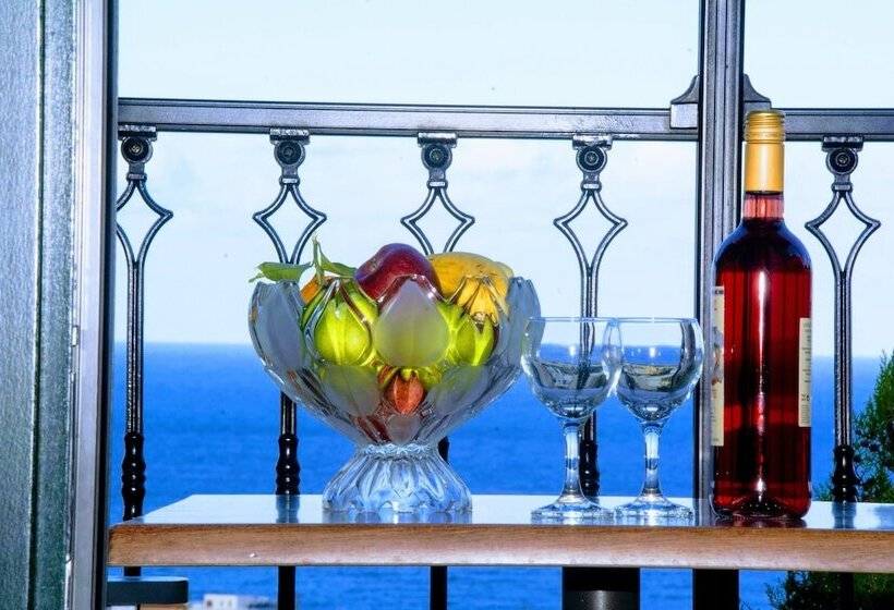 شقة سوبيريور من غرفتي نوم مطلة على البحر, Ippoliti Village