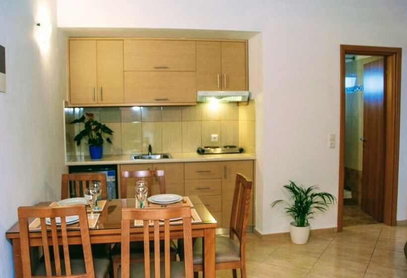 شقة سوبيريور من غرفتي نوم مطلة على البحر, Ippoliti Village