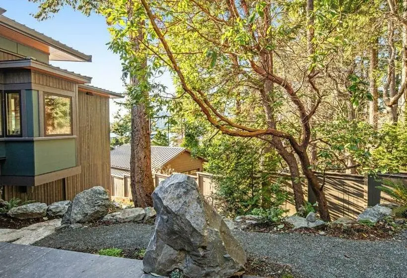 استودیوی استاندارد, Kingfisher Cove Hideaway