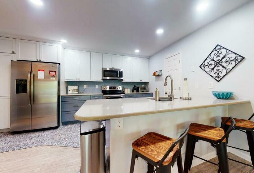 Апартаменты 3 Спальни, Sea Colony 56053 Pinewood Dr