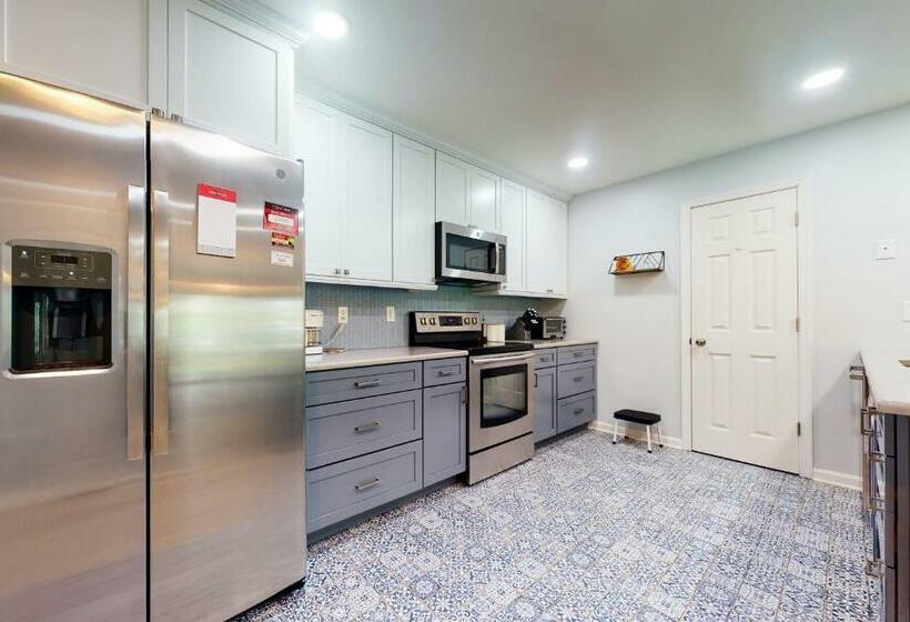 Апартаменты 3 Спальни, Sea Colony 56053 Pinewood Dr