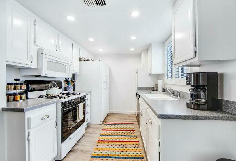 آپارتمان 3 خوابه, Mountain View Modern Condo Permit# 4340