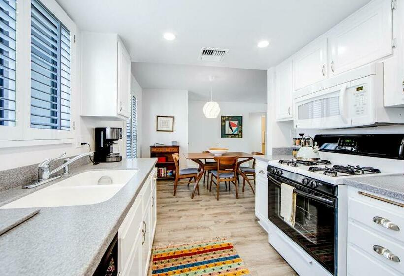 آپارتمان 3 خوابه, Mountain View Modern Condo Permit# 4340