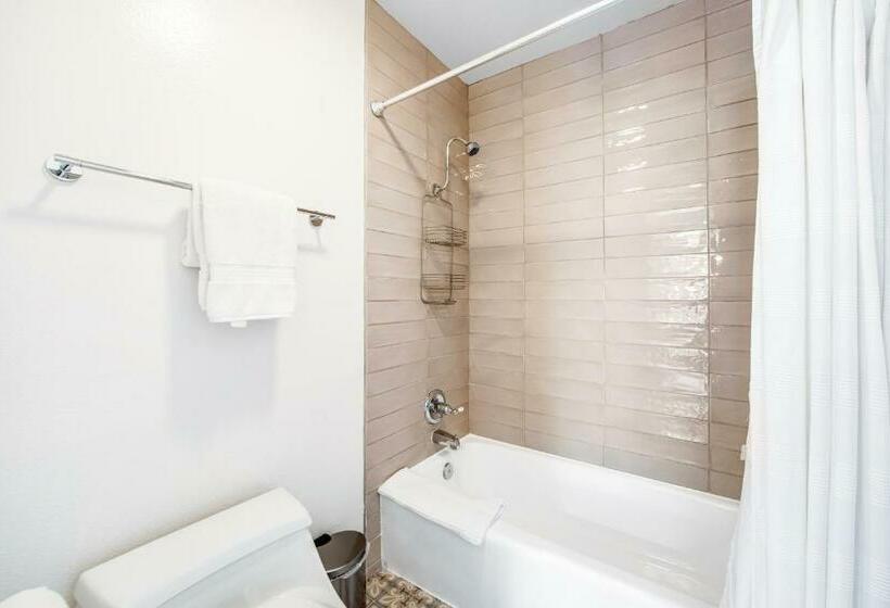 آپارتمان 3 خوابه, Mountain View Modern Condo Permit# 4340