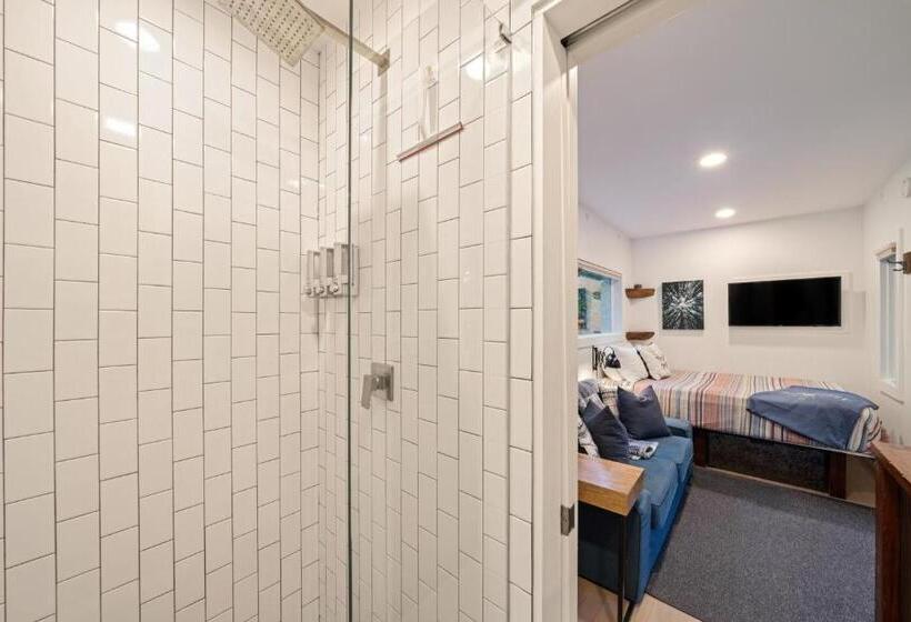 标准工作室, The Container At Camp Toccoa