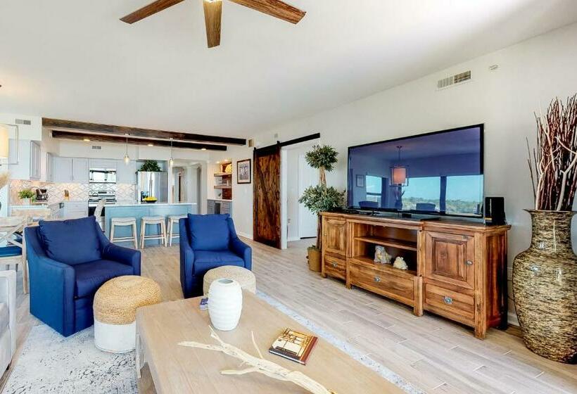 דירת שלושה חדרים, Palmetto Sunrise