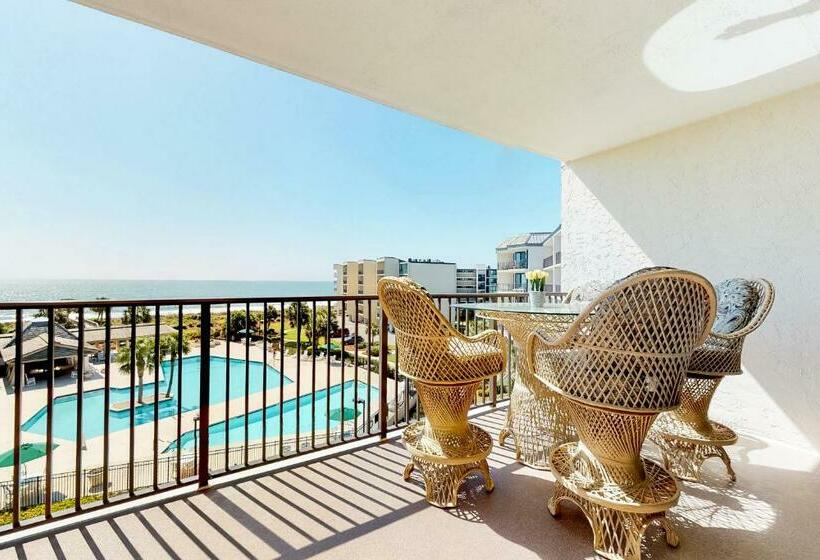 דירת שלושה חדרים, Palmetto Sunrise