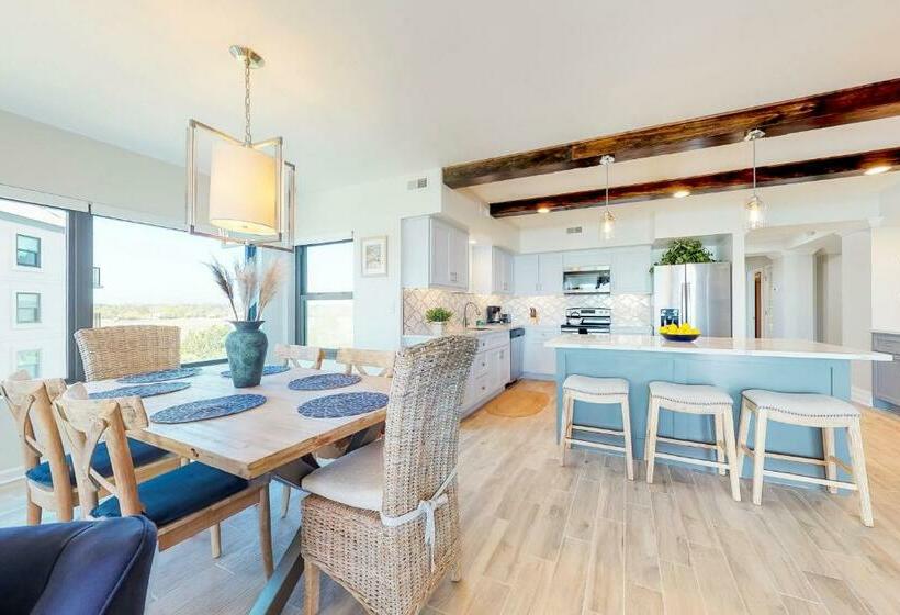 דירת שלושה חדרים, Palmetto Sunrise