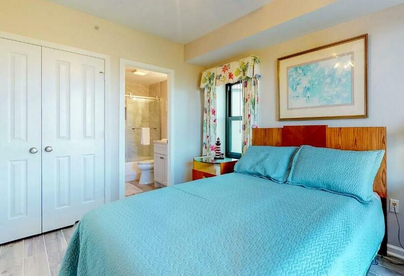 דירת שלושה חדרים, Palmetto Sunrise