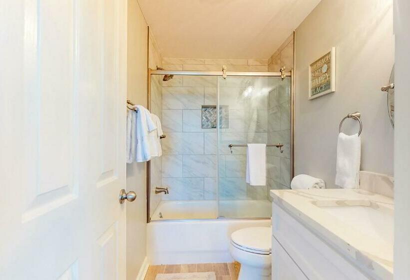 דירת שלושה חדרים, Palmetto Sunrise