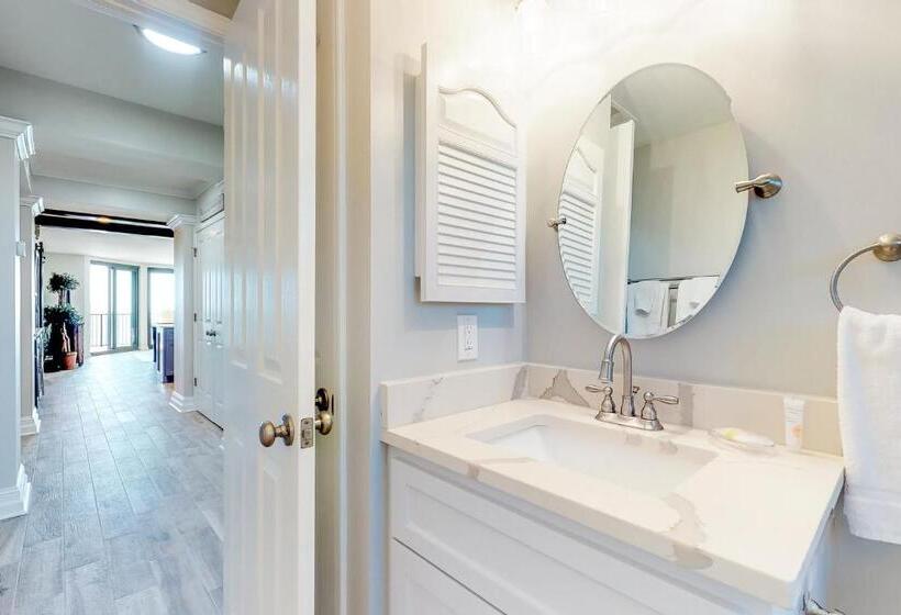 דירת שלושה חדרים, Palmetto Sunrise