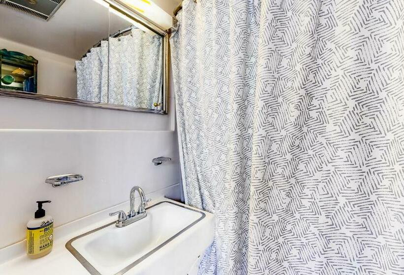 آپارتمان 2 خوابه, Sealoft 2042