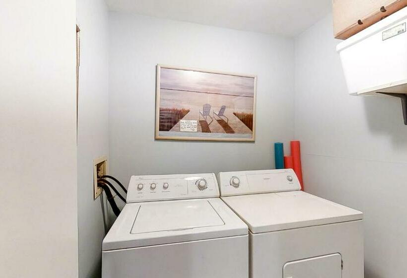 דירת שני חדרים, Breakers C 22