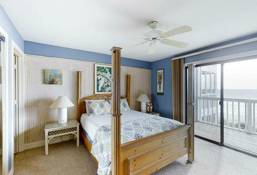 דירת שני חדרים, Breakers C 22