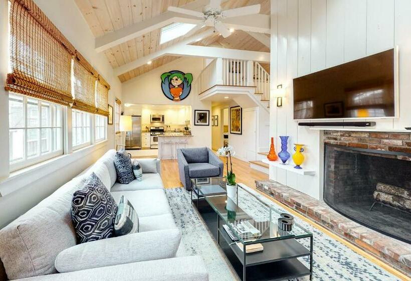 آپارتمان 2 خوابه, Penthouse On Commercial